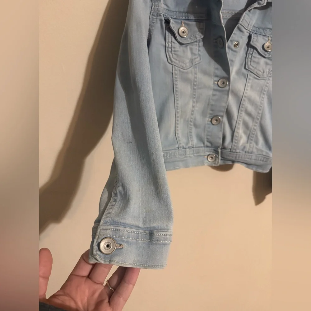 Children’s Place Stretchy Light Wash Girls Size Sm 5/6 Distressed Denim Jacket